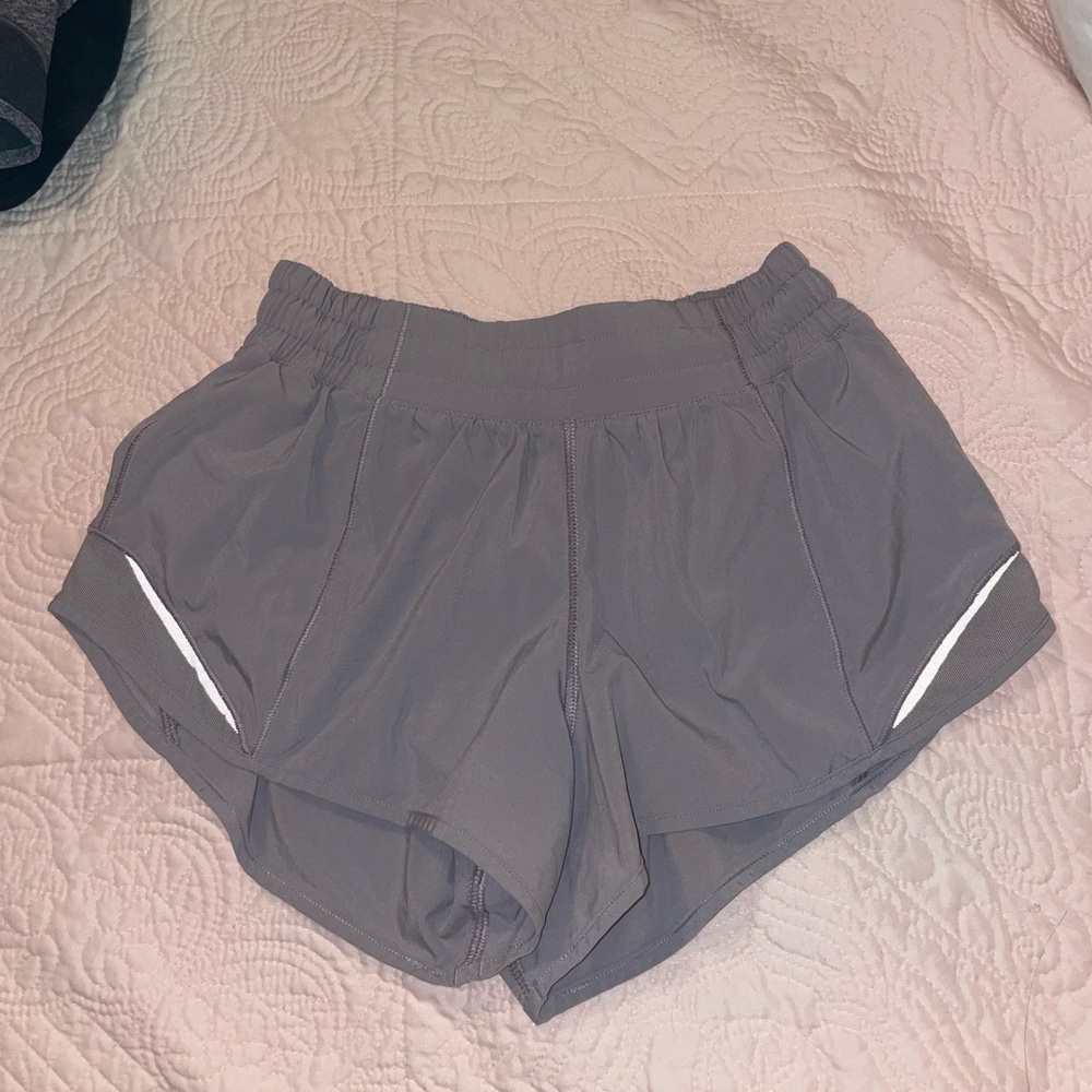 Lululemon Hotty Hot shorts 2.5 inch